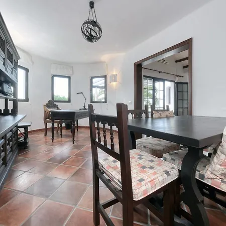 Dom wakacyjny Casa Felix - Private Pool, Pool Table And Bbq By Lanzarote Nazaret